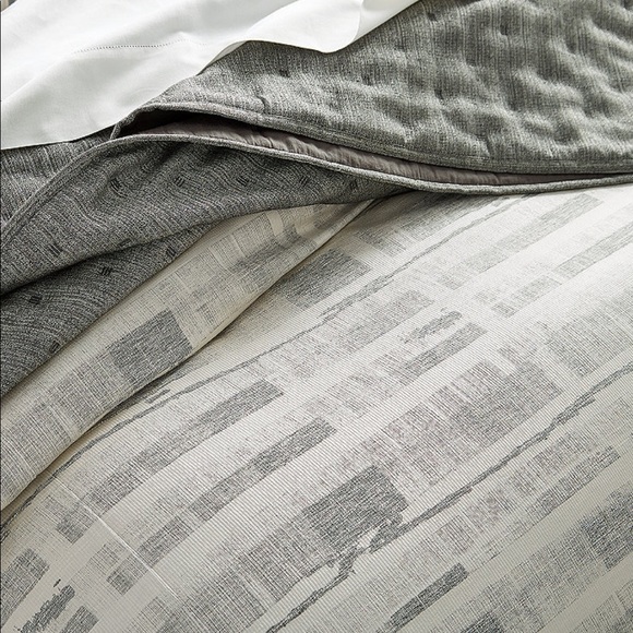 $420 Value Hotel Collection Broken Stripe ComforterFull/Queen